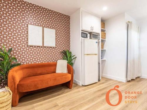Mid Century 1BR Apt w Patio Near LAX Playa Vista Beach — 4-Star Luxury Hotel in Los Angeles, United States