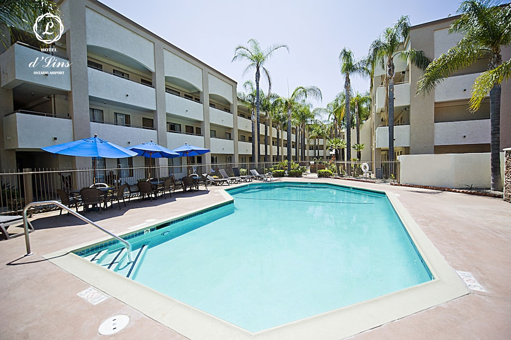 Hotel d Lins Ontario Airport - photo 19