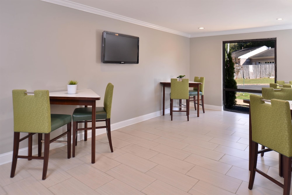 Americas Best Value Inn Memphis Airport - photo 22
