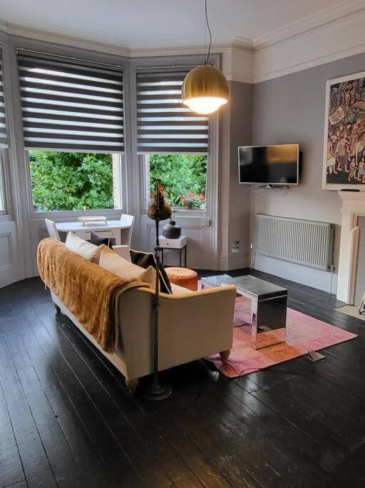 9 Modern Classic Spacious One Bed Apartment Great Location Free Onsite Parking Comfy Bed — 5-Star Luxury Hotel in Hove, United Kingdom