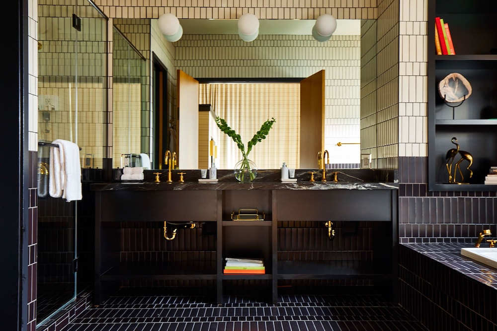 Fairlane Hotel - photo 22
