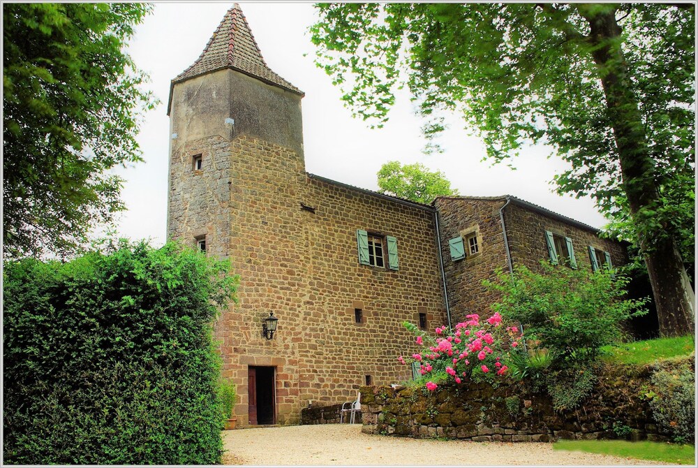 Beautiful Medieval Gite in the South of France Near Cordes sur Ciel an — 4-Star Luxury Hotel in Salles, France