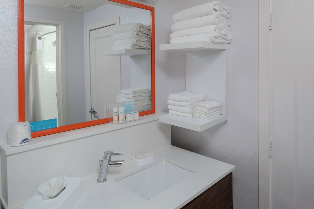 Hampton Inn Woodbridge - photo 22