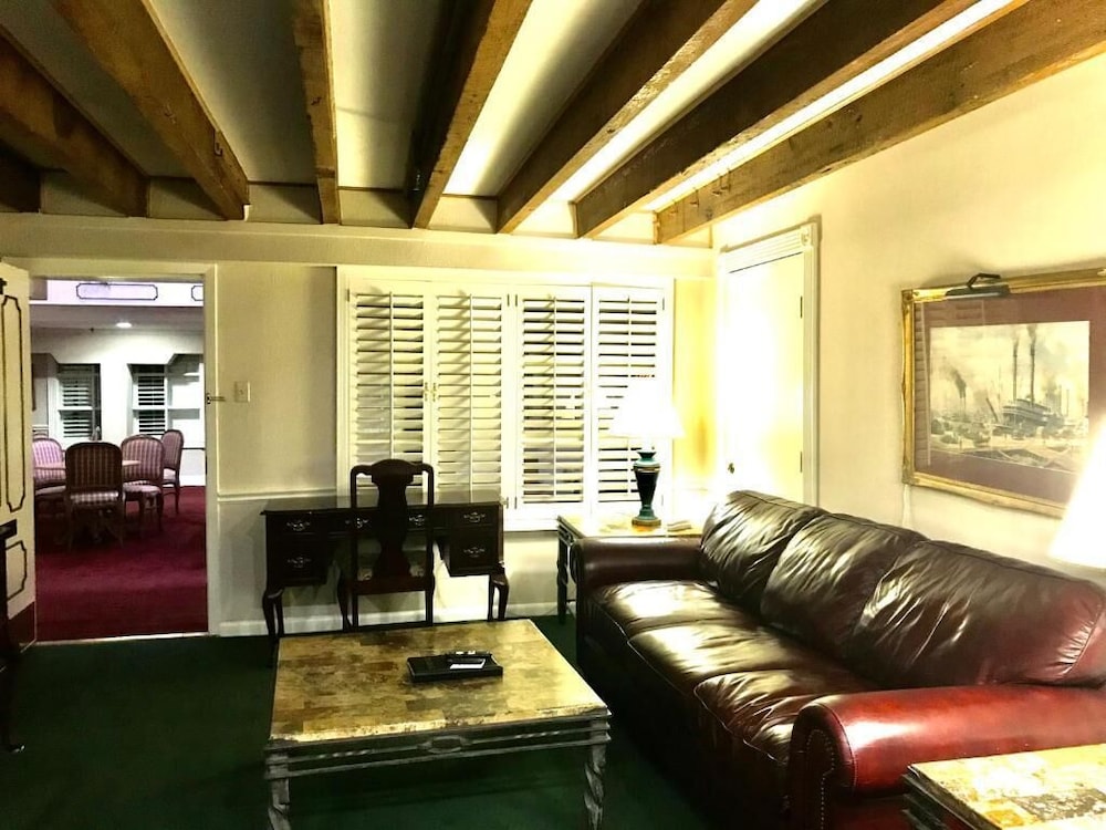 Plaza Suites Downtown New Orleans - photo 17