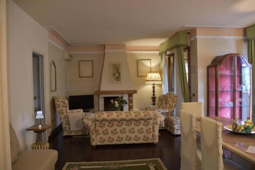 La Casa di Stella — 4-Star Luxury Hotel in Sesto Fiorentino, Italy