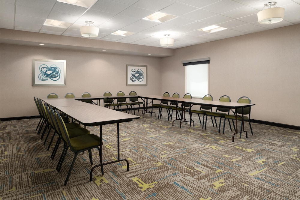 Hampton Inn Fairmont - photo 26
