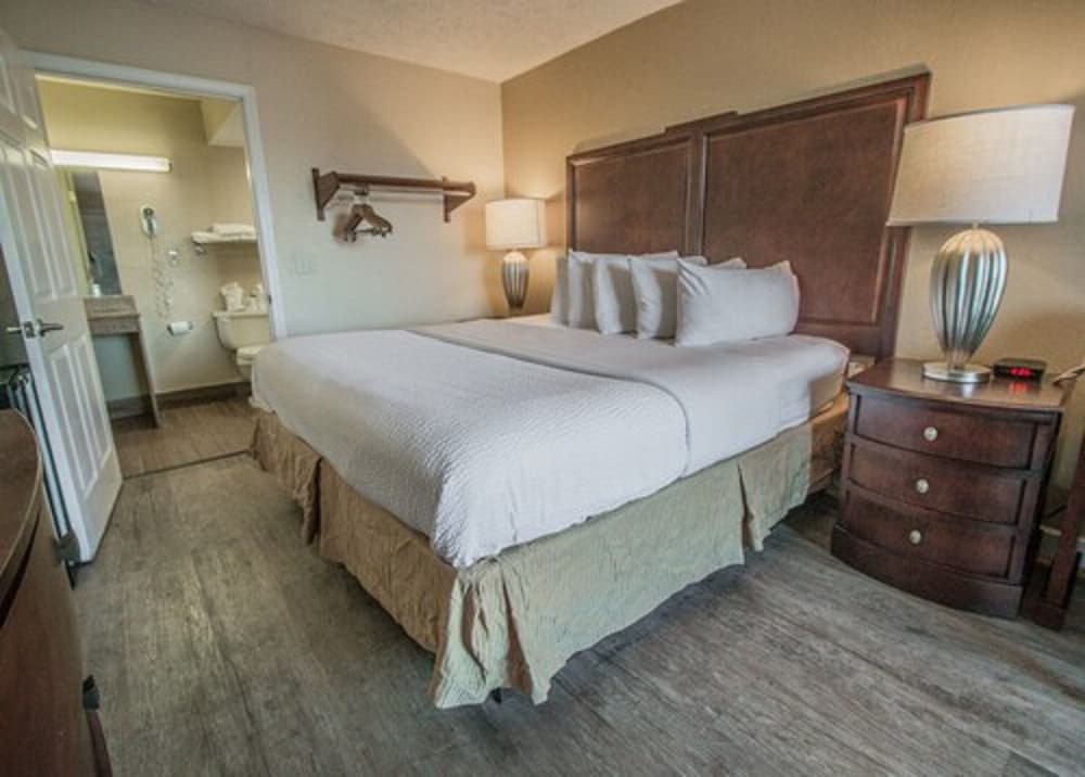 Days Inn by Wyndham Fort Walton Beach - photo 11