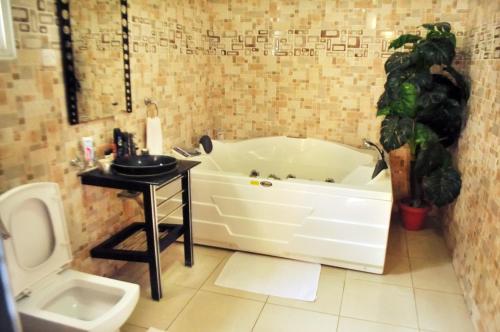 J Gibson Hotel — Lagos — photo 4
