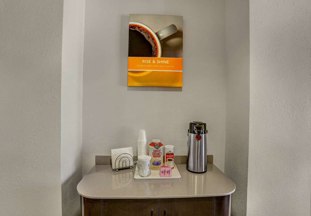 Howard Johnson by Wyndham Lemoore - photo 22