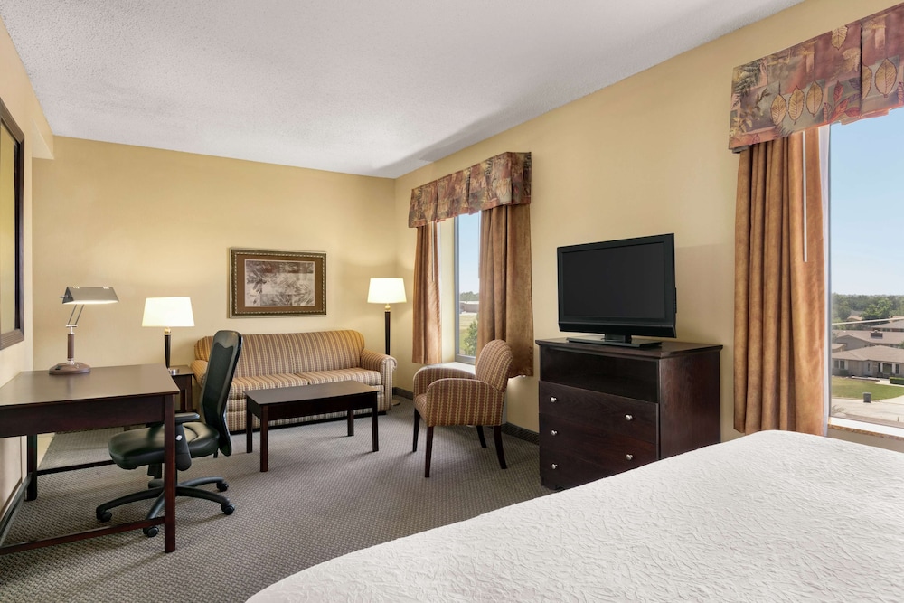 Hampton Inn & Suites Lawton - photo 7