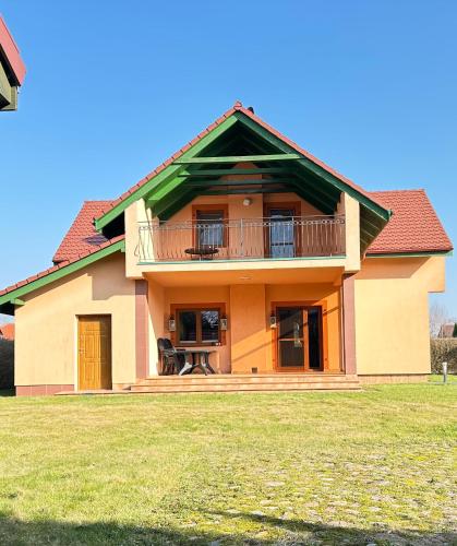 Duży Dom nad Morzem Rowy Jarzębinowa 22 in Ustka, Poland