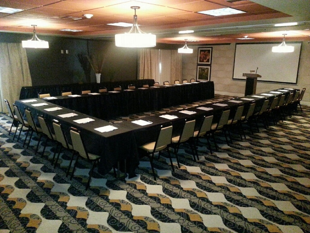 Holiday Inn Express & Suites Huntsville Airport by IHG - photo 27