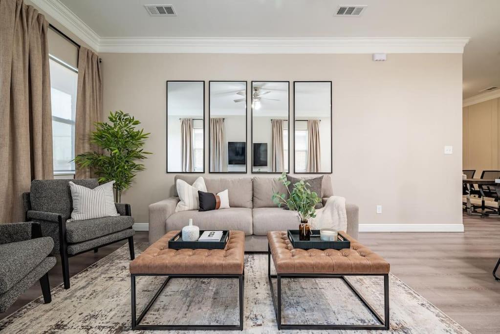 Large Work Space Private Yard Gated Community - last minute hotel in Houston