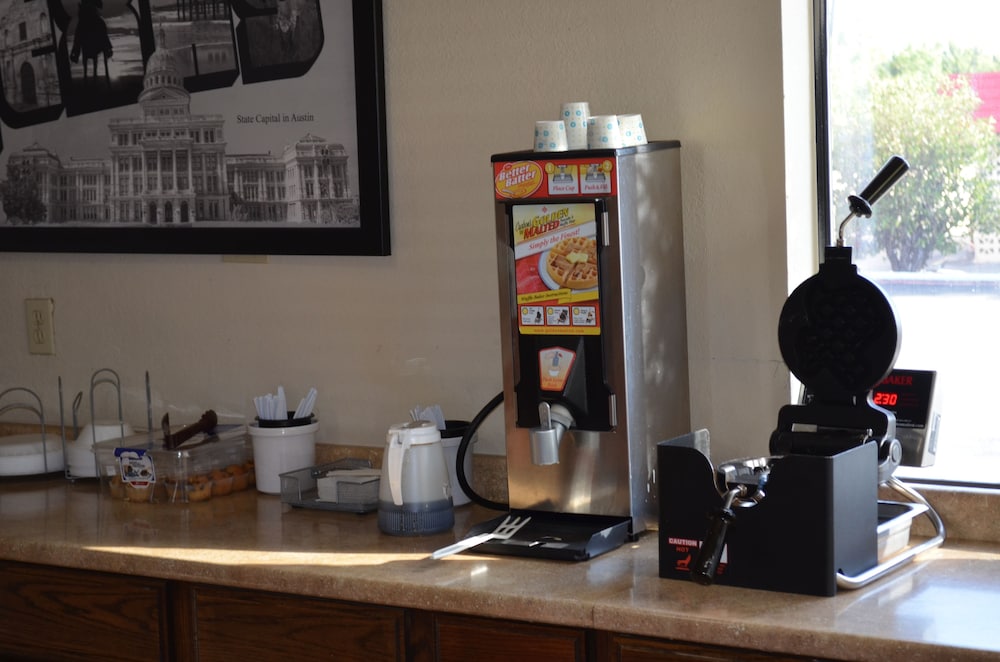 Hill Country Inn & Suites - photo 15