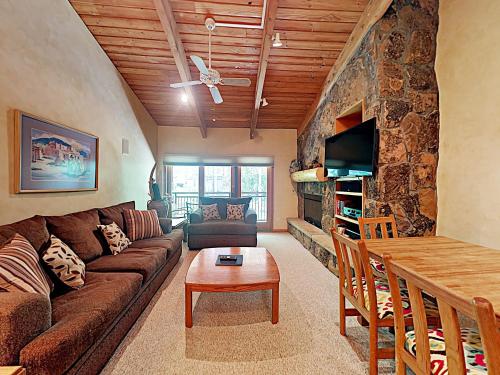 Timberline Condominiums 1 Bedroom plus Loft Standard Unit A3G — 4-Star Luxury Hotel in Snowmass Village, United States