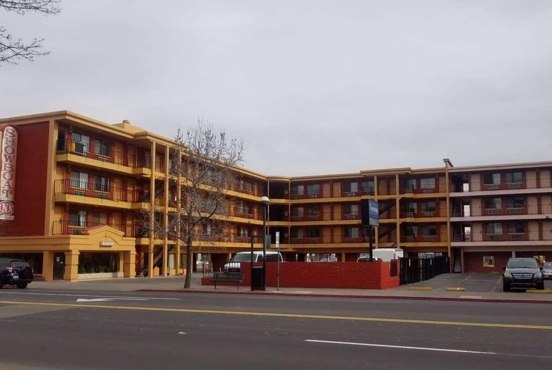 Showboat Inn