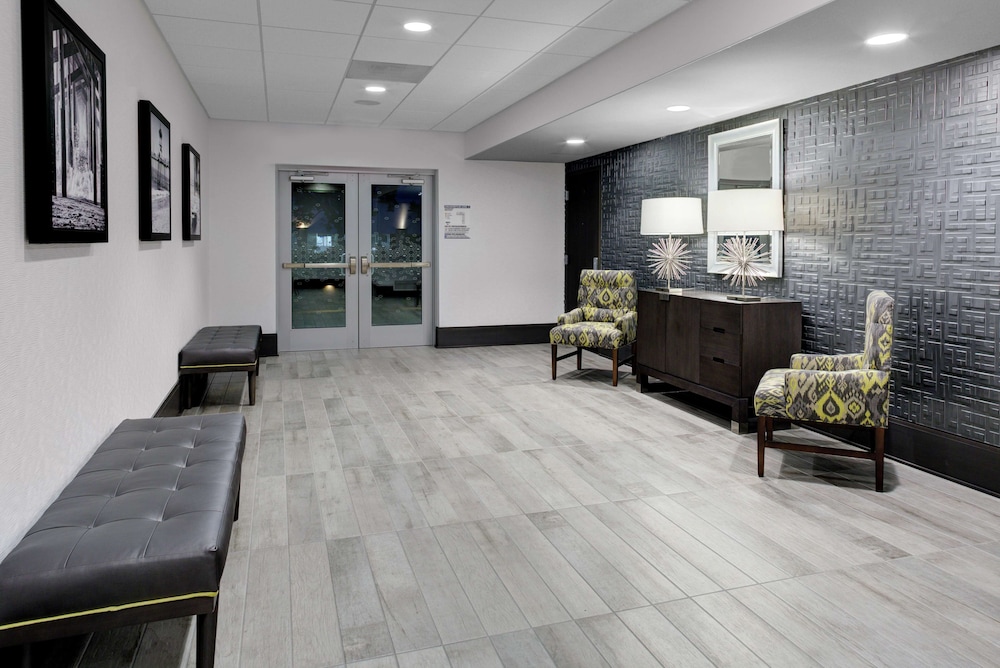 Hampton Inn & Suites Irvine Orange County Airport - photo 32
