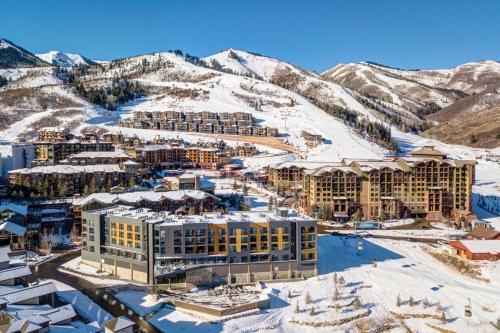 Village Loft Escape 35 Ski In Ski Out at Park City Mountain condo — 4-Star Luxury Hotel in Bridgeport, United States
