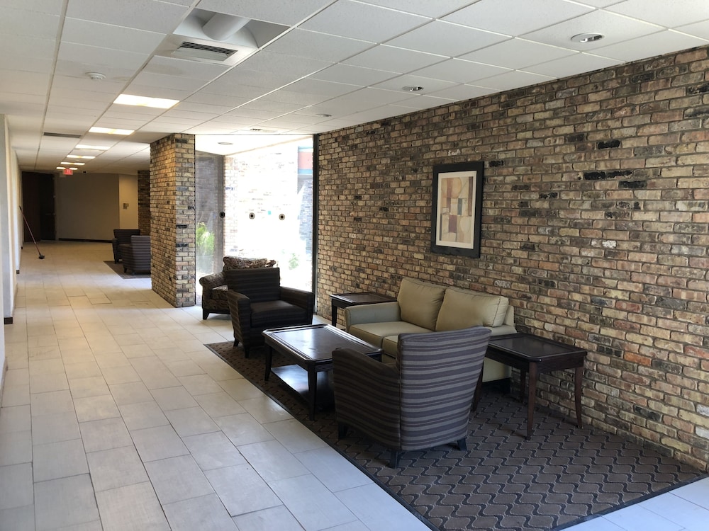 Ramada by Wyndham Michigan City - photo 3