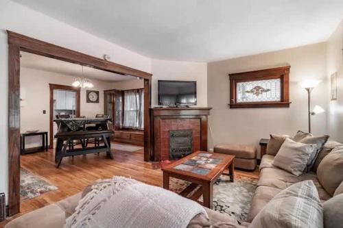 Lakewood Bed & Biscuit Pet Friendly Mins to LKWD Park — 4-Star Luxury Hotel in Lakewood, United States