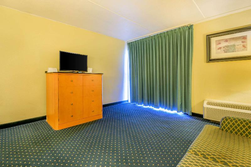 Inn At Lebanon - photo 24