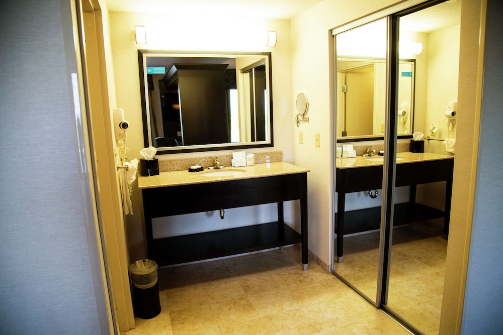 Hampton Inn & Suites Sharon - photo 65