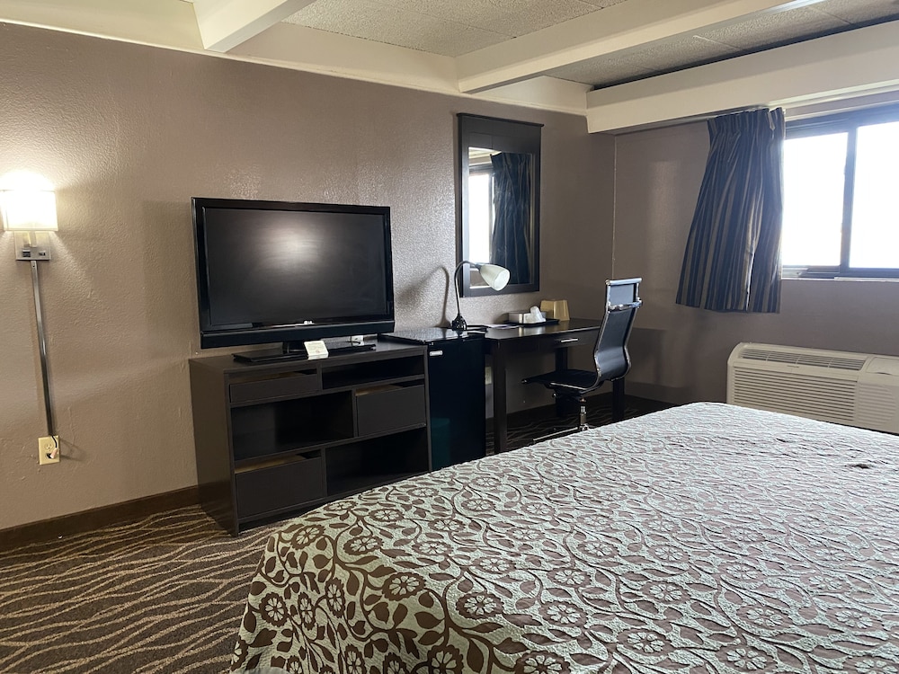 Economy Inn North Randall - photo 22