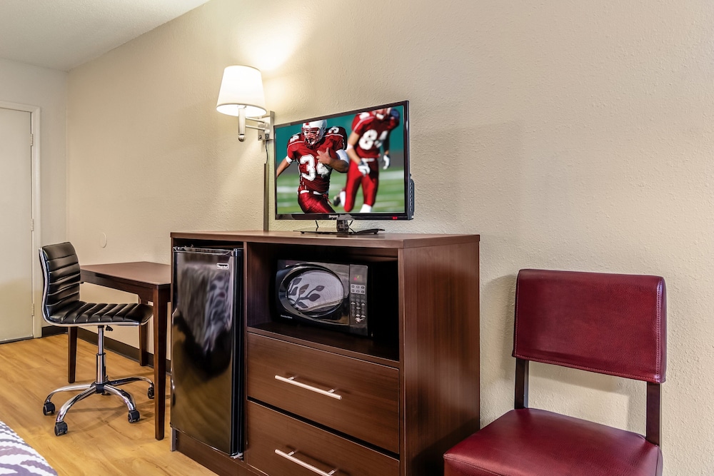Red Roof Inn Scottsburg - photo 11