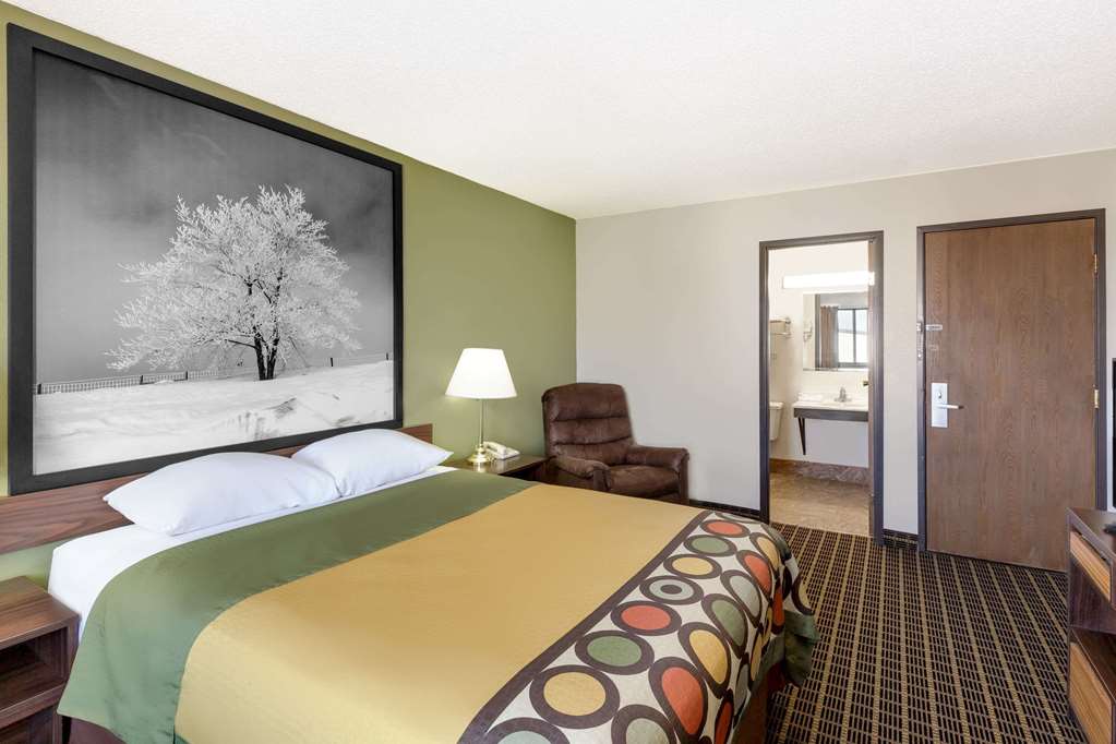 Super 8 by Wyndham Norfolk - photo 8
