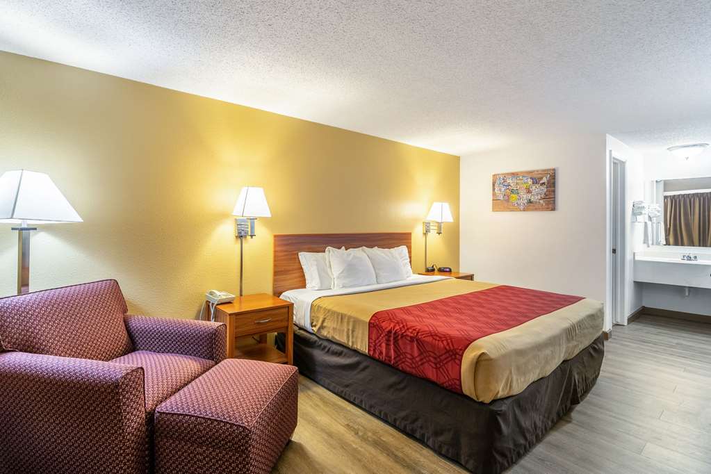 Econo Lodge Miles City I 94 - photo 12