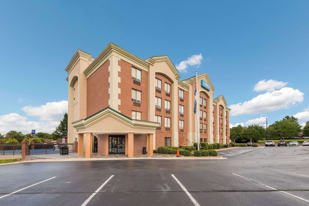 Clarion Pointe Greensboro Airport - photo 54