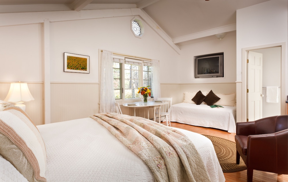 The Woodstock Inn on the Millstream - photo 16