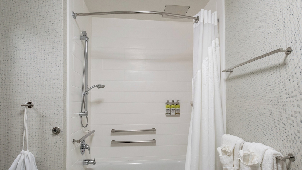 Holiday Inn Express & Suites Racine by IHG - photo 24