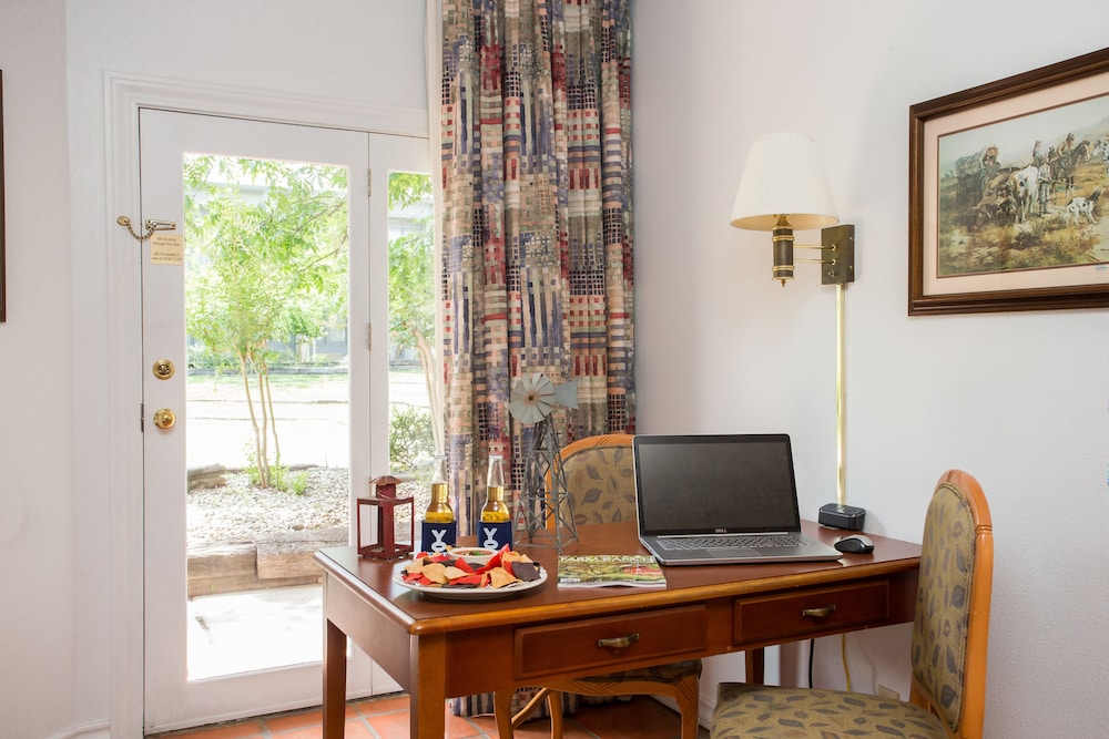 Y O Ranch Hotel - photo 12