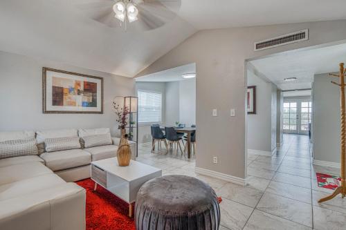 The Hummingbird Sunset Home West Side — 4-Star Luxury Hotel in El Paso, United States