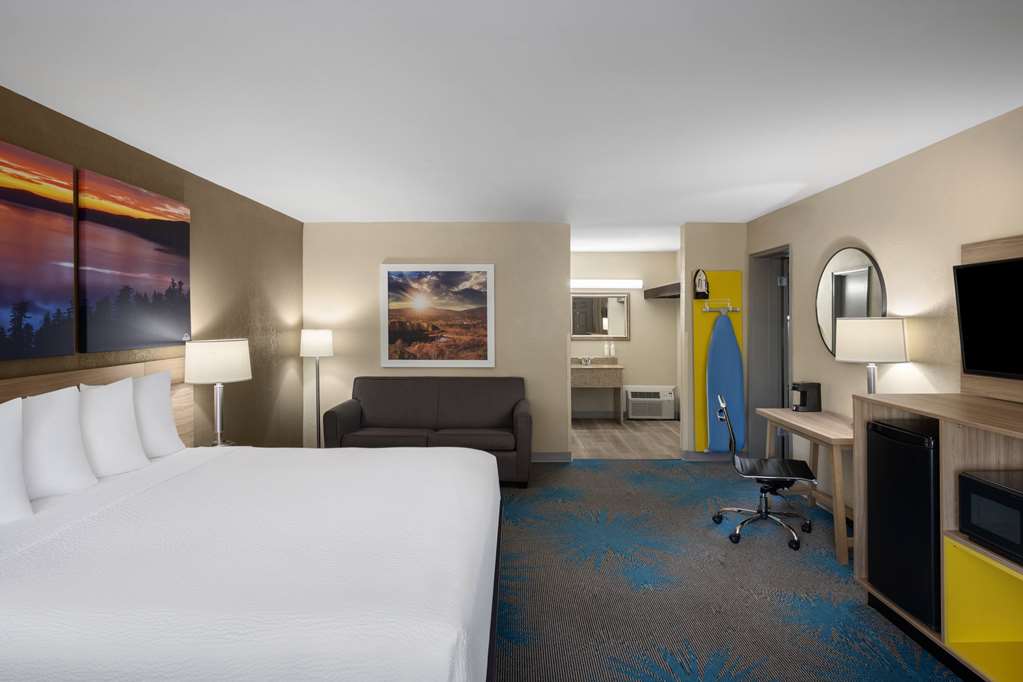 Days Inn by Wyndham Klamath Falls - photo 24