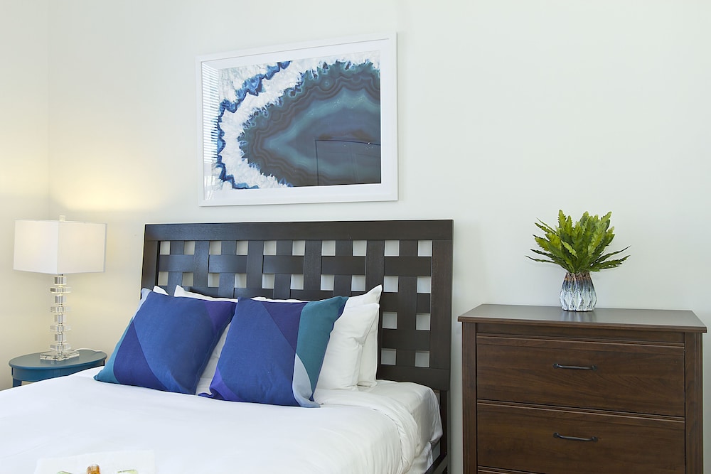 Vibrant 2BR in Wrigleyville by Sonder - photo 6