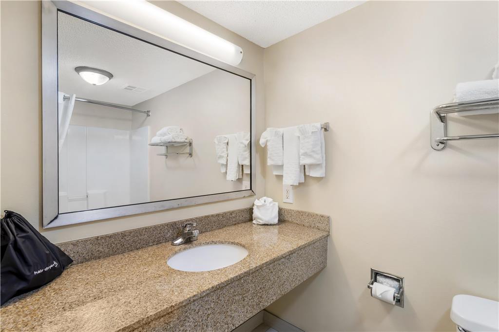 Best Western Plus Richmond Hill Inn - photo 13