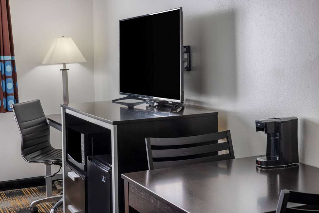 Super 8 by Wyndham Villa Rica - photo 25