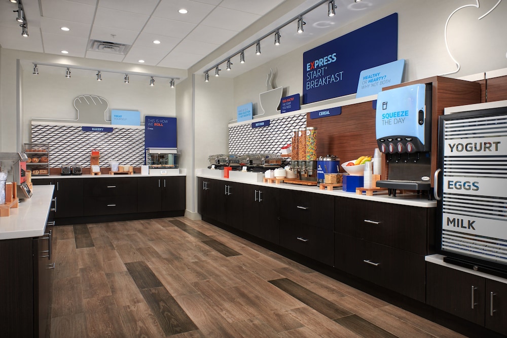 Holiday Inn Express Amherst Lockport by IHG - photo 36