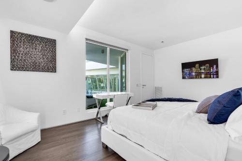 Villa Loggia Oasis Luxurious 6BD 7BA with Resort Style Pool - photo 85