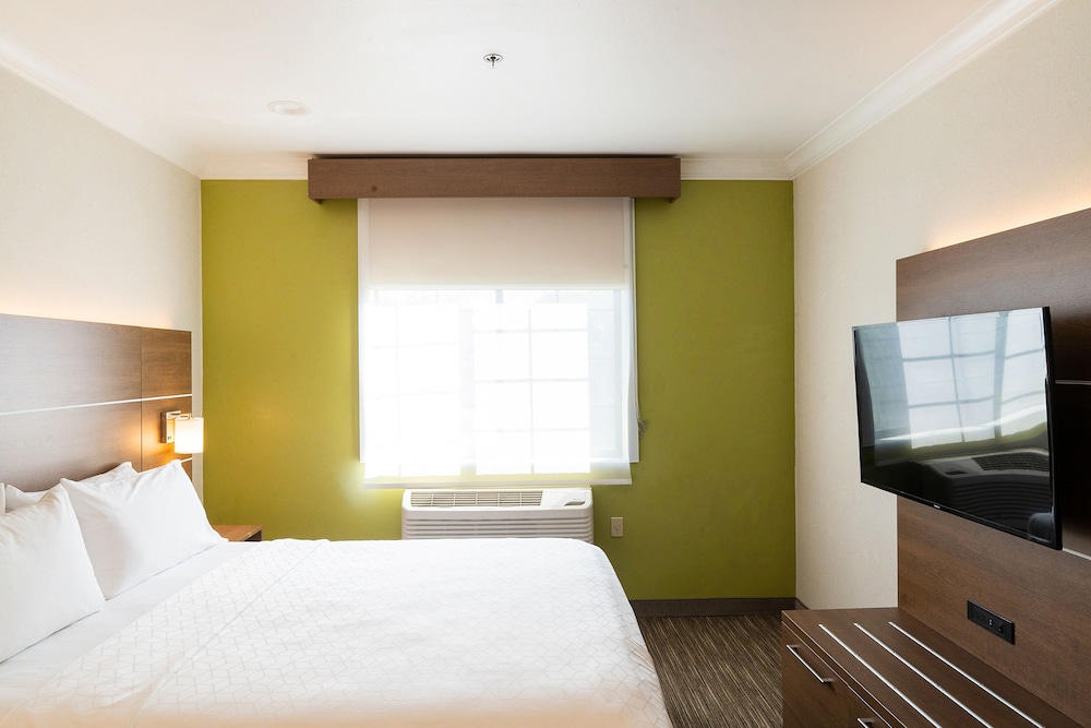 Holiday Inn Express Suites Davis University Area - photo 34