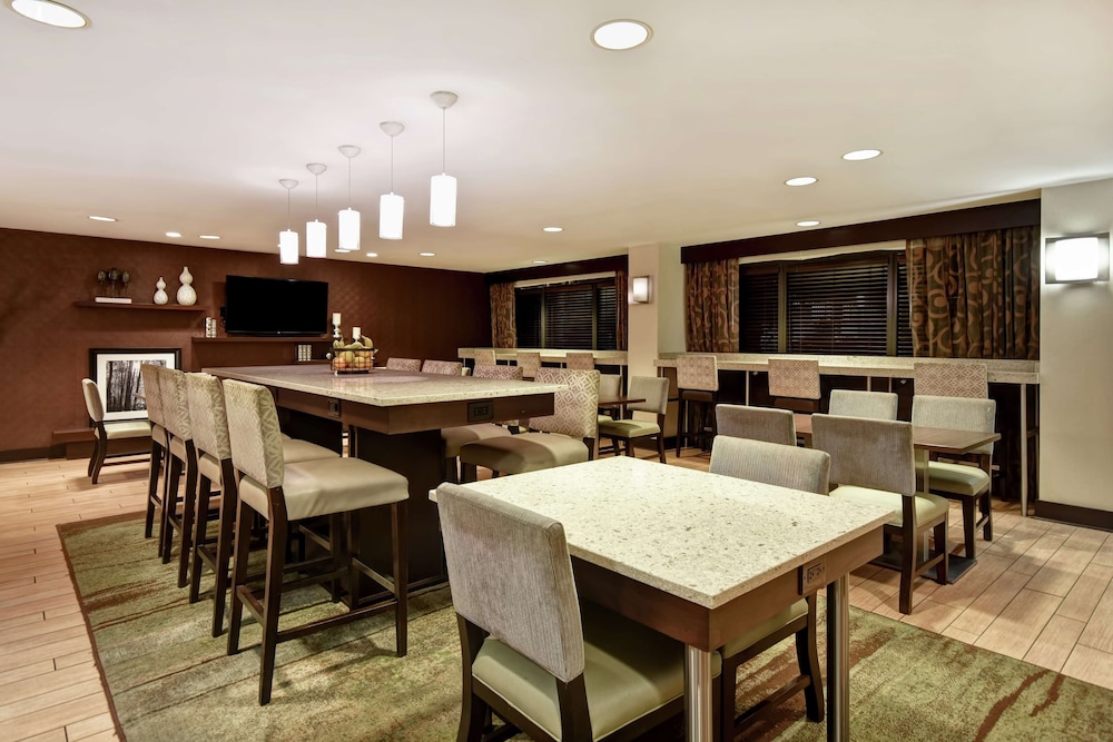 Hampton Inn Atlanta Mall Of Georgia - photo 36