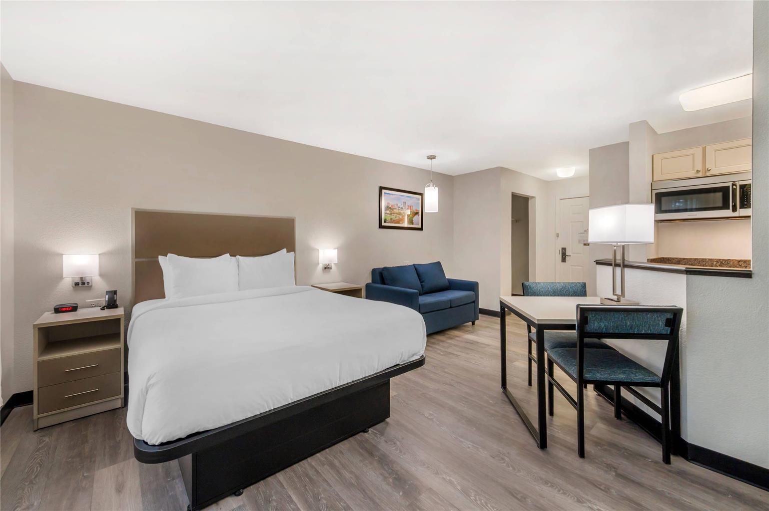 MainStay Suites Sterling near Dulles Town Center - photo 7