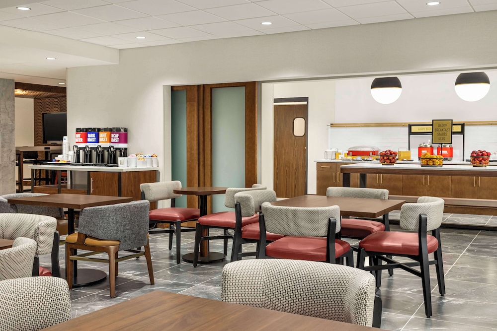 Hampton Inn Columbia Downtown Historic District - photo 22