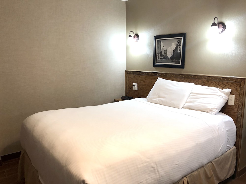 District Hotel - photo 6