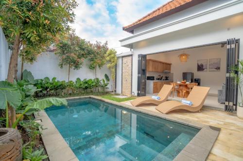 2BR Private Pool close to Berawa & Canggu Beach in Canggu, Indonesia