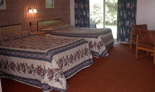Top Notch Restaurant & Motel — hotel near Wiarton Airport
