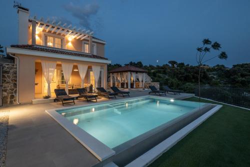 Villa Gospoja — 4-Star Luxury Hotel in Rogoznica, Croatia