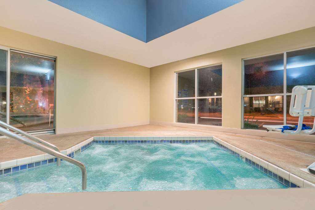 Super 8 by Wyndham Menomonie WI - photo 4